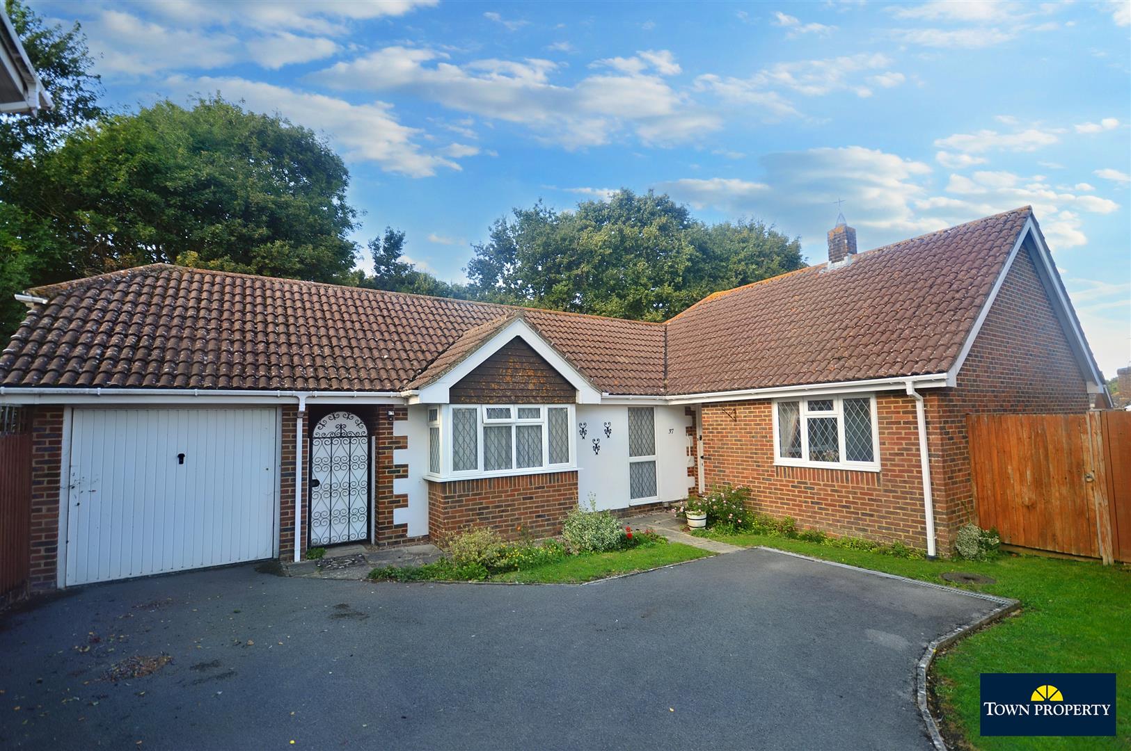 Property Details for Spurway Park, Polegate Town Property Estate